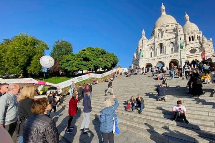 Conclude your day with a visit to the charming neighborhood of Montmartre