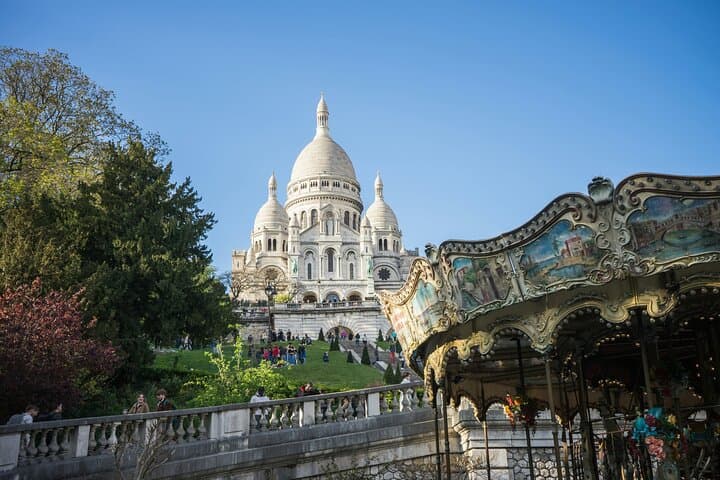 Private Montmartre Walking Tour with a Certified Local Expert