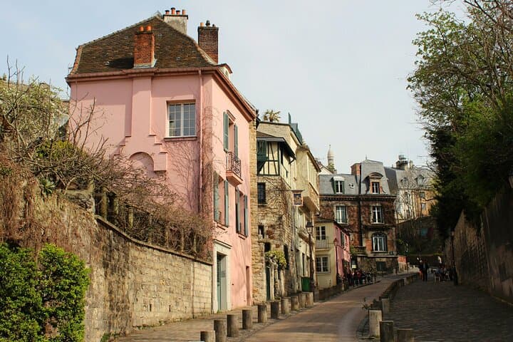 Private Montmartre Walking Tour with a Certified Local Expert
