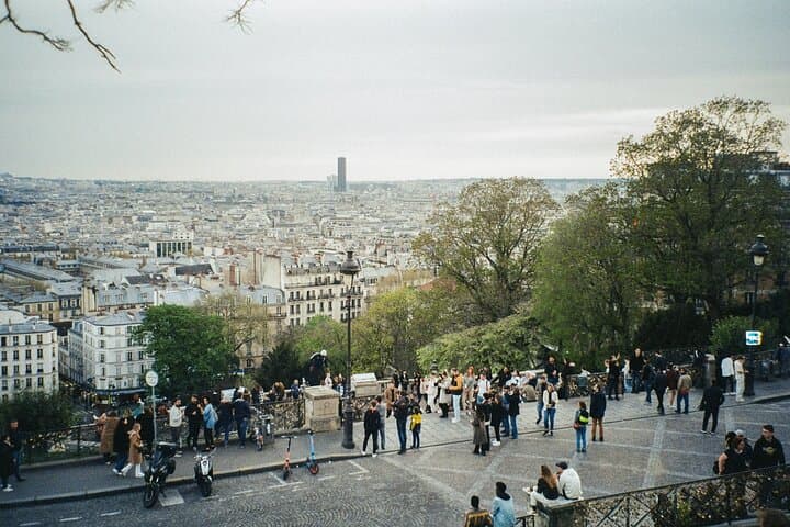 Private Montmartre Walking Tour with a Certified Local Expert