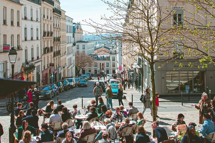 Private Montmartre Walking Tour with a Certified Local Expert