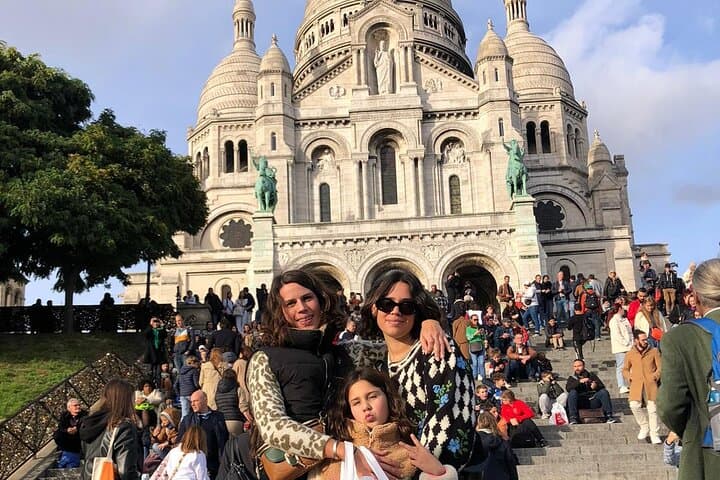 -Kids friendly- Eat, play, love Montmartre: 3H Walking Food Tour