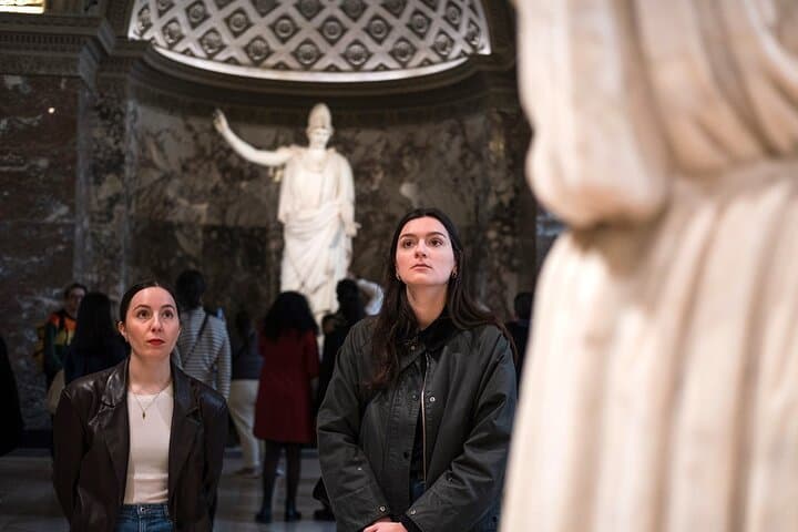 Paris Louvre 6-people Tour with Pre-Reserved Tickets