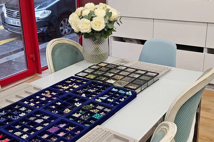 Manufacturing of Customizable Bracelets in Paris