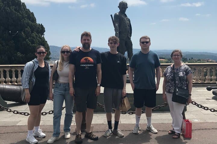 a family
American in front of
status of the general
From Grasse
who fought for
independence
the United States