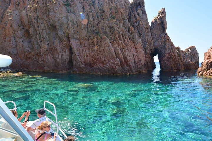 Small arch- Baie des Veaux Marins