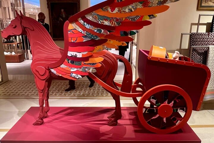 Luxury Shopping Excursion and Style Consulting in Paris Saint Honoré