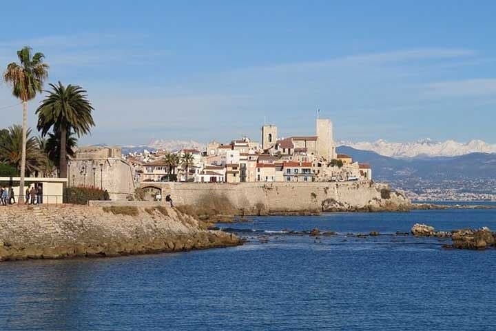 Antibes Watch and its ramparts