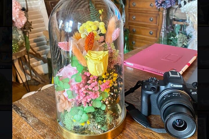 Paris 1e: Preserved Flower Bell Jar Workshop