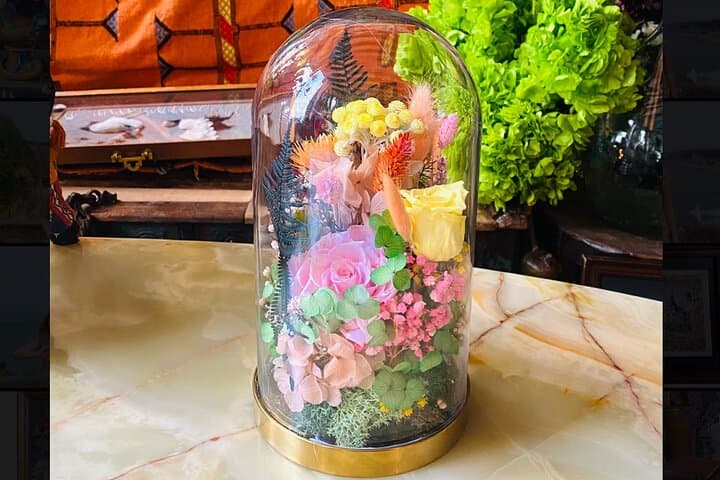 Paris 1e: Preserved Flower Bell Jar Workshop