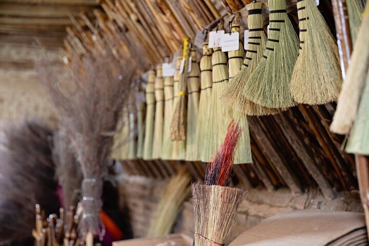 2 Hours Tour in La Balaiterie Sweeper's House
