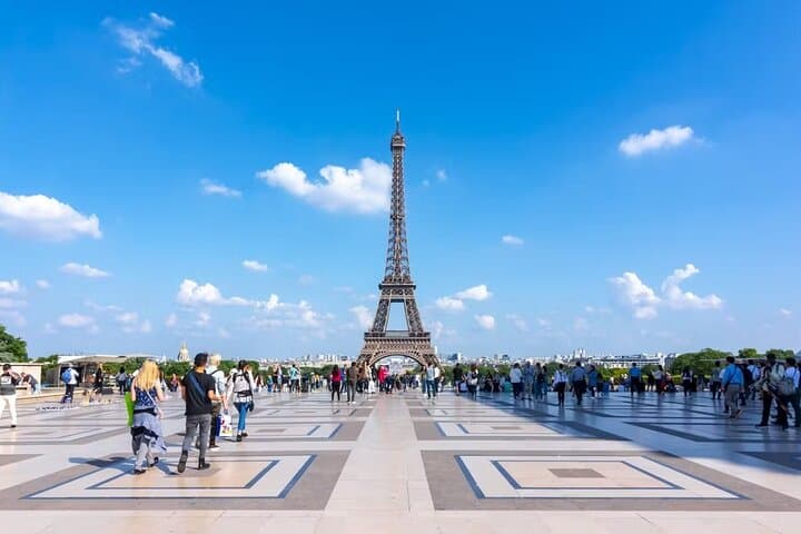 Paris Insider's Small Group Tour with Seine Sightseeing Cruise