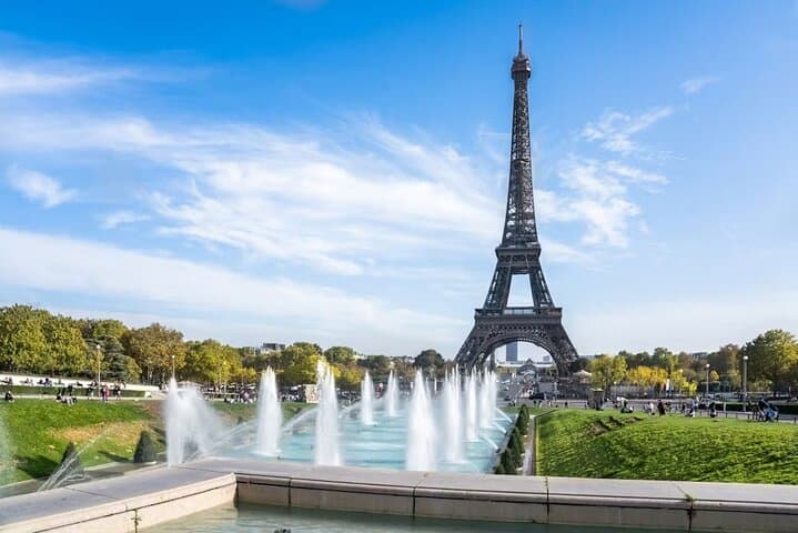 Paris Insider's Small Group Tour with Seine Sightseeing Cruise