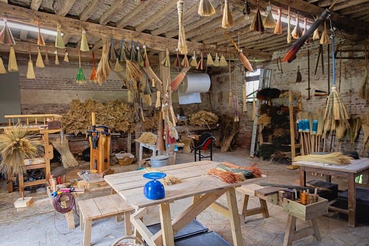 Make Your Own Keyboard Brush Workshop in France