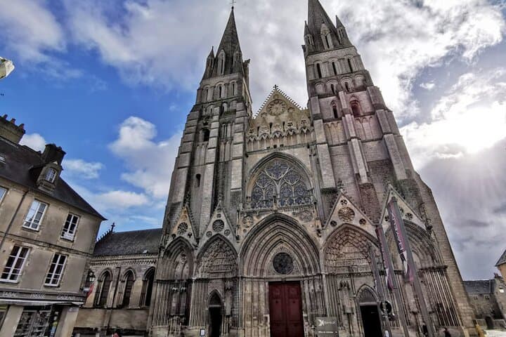 Private Tour of Bayeux and Omaha Beach from Le Havre or Honfleur