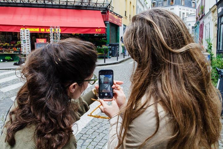 Learn the art of street photography in the heart of Montmartre!
