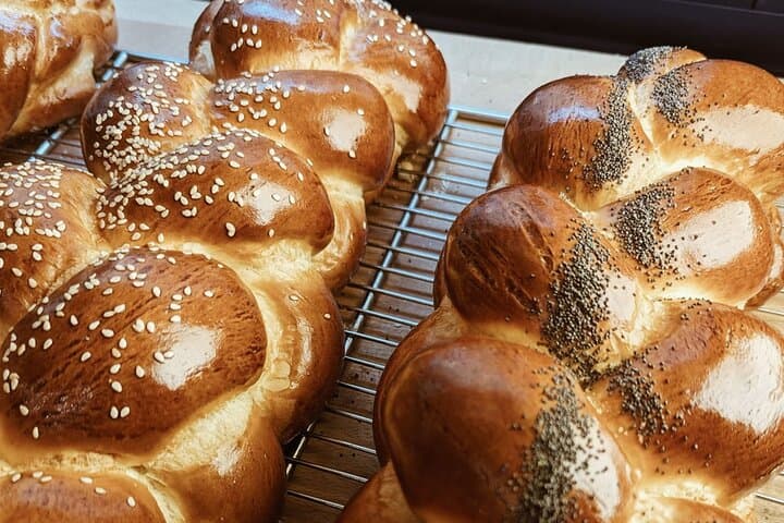 Le Marais Yiddish neighborhood par excellence with a pastry shop