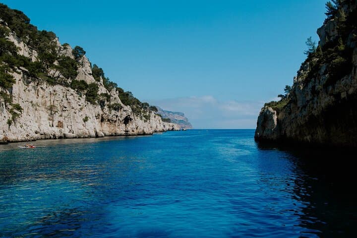 Mediterranean Dolce Vita: Cassis, Calanques Boat Ride & Appetizer
