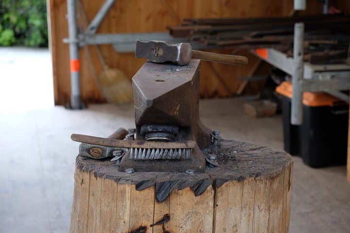 Saint-Denis: Blacksmithing, stone cutting, cathedral builders