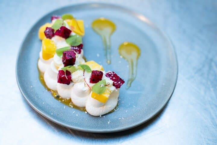 Exotic pavlova