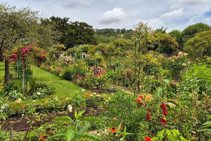 Private Tour in Giverny with Transport from Paris