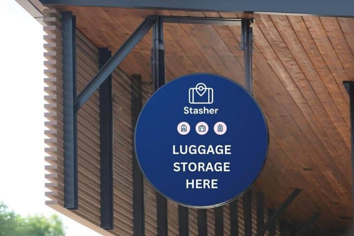 Paris: Luggage Storage close to Louvre Museum
