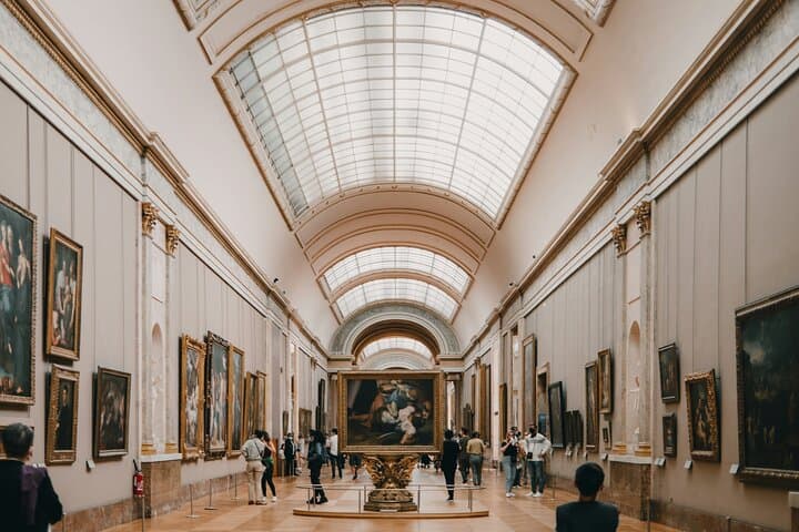 Louvre Treasures Private Experience – Languages Available