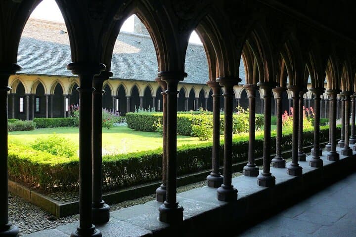Small Group Day Trip to Mont Saint Michel with Luxury Van