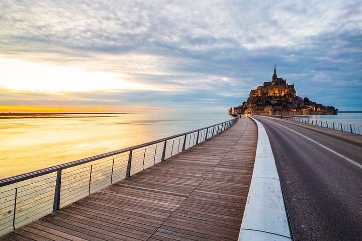 Small Group Day Trip to Mont Saint Michel with Luxury Van