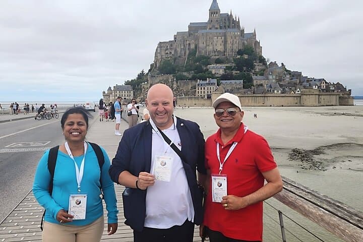 Small Group Day Trip to Mont Saint Michel with Luxury Van