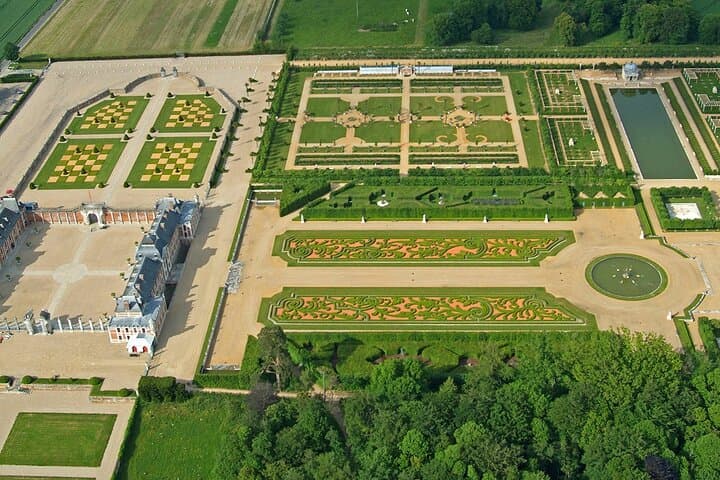 Giverny and Chateau du Champ de Bataille Private Tour from Paris