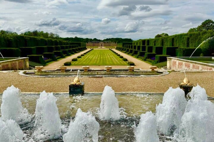 Giverny and Chateau du Champ de Bataille Private Tour from Paris