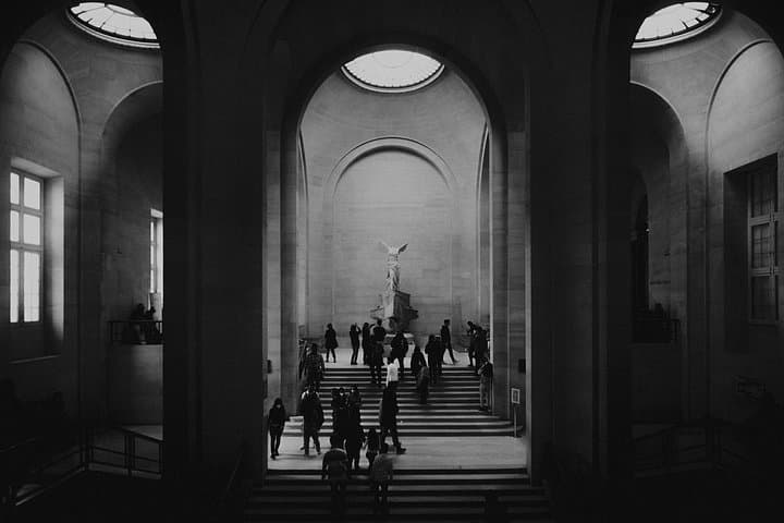German Guided Tour of the Louvre with Skip-the-Line Entry