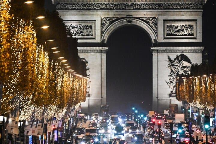 Paris to D-Day Beach Guided Tour with Airport Transfer
