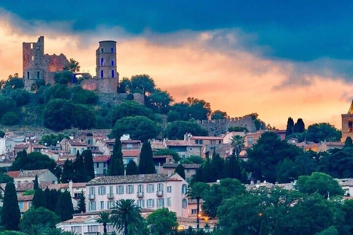 Grimaud iconic Village Private Tour and Cruise in Electric Boat