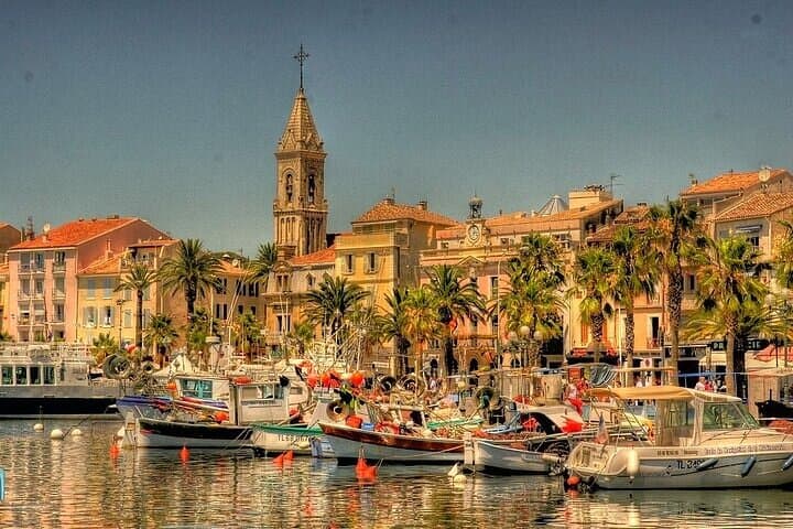 2 Best Villages of Var Region and Wine Tasting from Sanary port