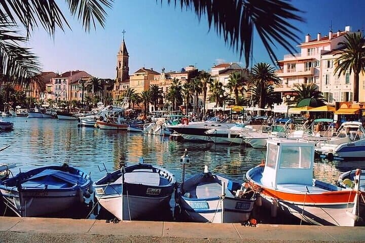 2 Best Villages of Var Region and Wine Tasting from Sanary port