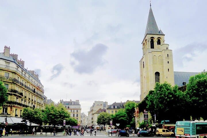Guided Tour from Paris with Lunch in Cruise