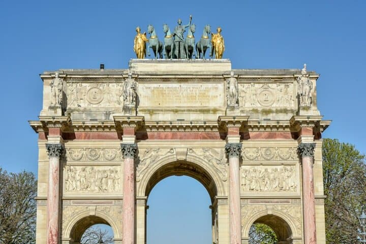 Private Family Treasure Hunt in the Louvre Museum