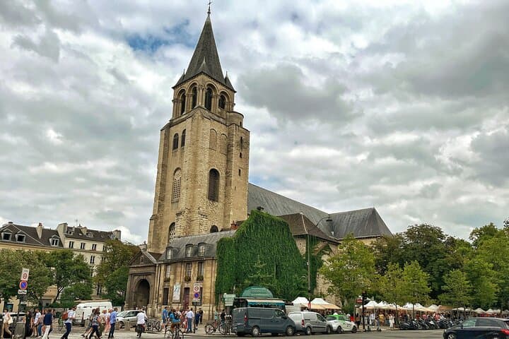 Guided Tour from Paris with Lunch in Cruise