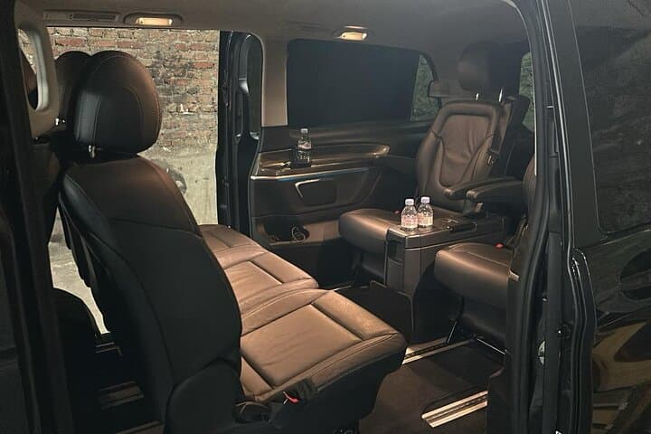 Private Taxi transfer from CDG airport to Paris