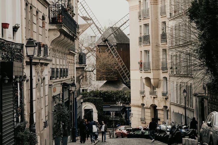 Bohemian Art and the History of Montmartre Tour