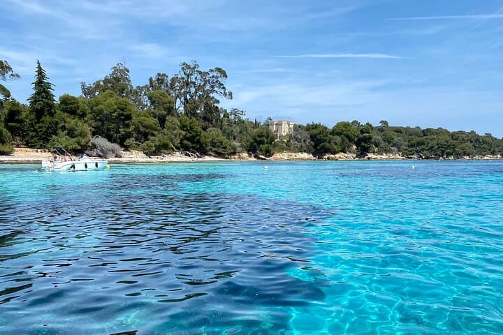 Private Boat Tour to Antibes & Billionaire Bay – Relax & Snorkel