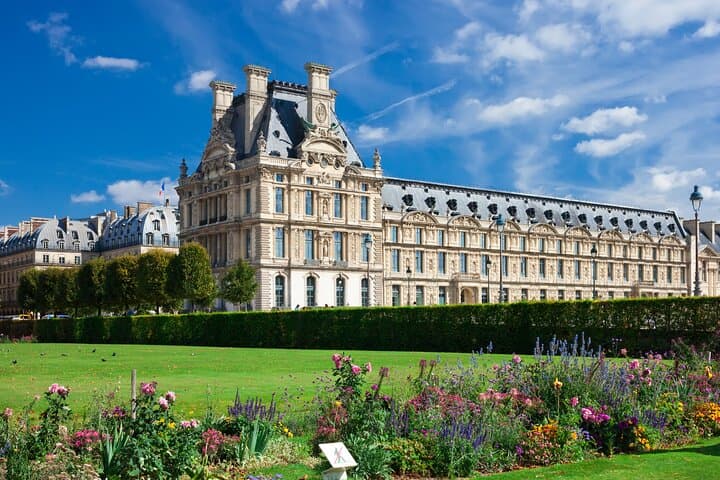 Louvre Museum Paris Private Tour with Tickets and Transfers