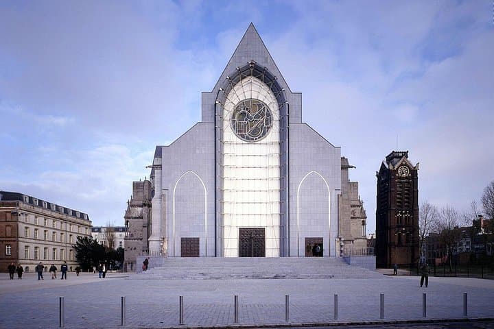 Lille: City Walk with Audio Guide in 7 Languages on your Phone