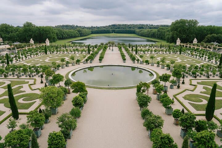 Photoshoot at the Palace of Versailles: A Royal Experience