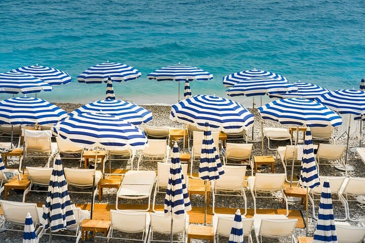 Photoshoot at Promenade des Anglais Capturing Coastal Elegance