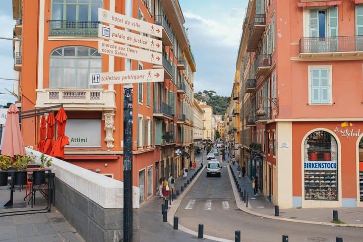 Photoshoot at Promenade des Anglais Capturing Coastal Elegance
