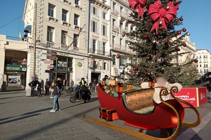 Unusual track game on Christmas markets in Marseille