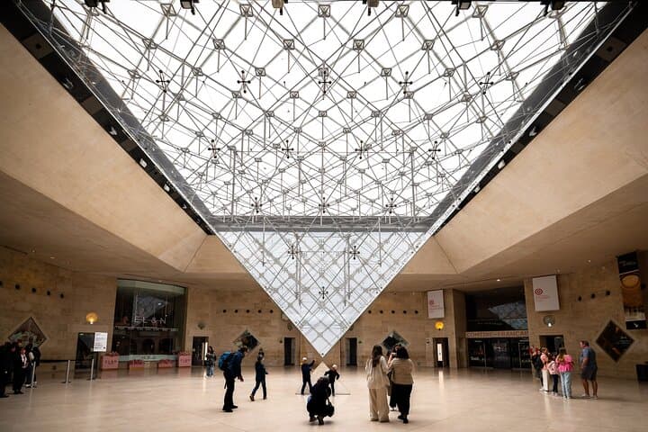 Express Louvre Masterpieces Guided Tour & Sommelier Wine Tasting